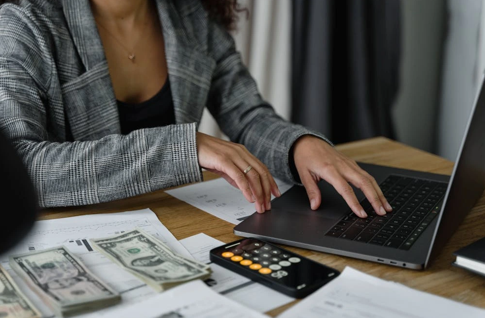How to Build a Sustainable Online Income Stream from Scratch